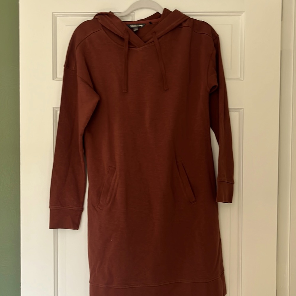 Toad&Co Follow Thru Hooded Dress with pockets.   So comfy.  Size Medium